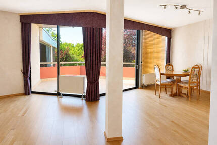 2,5-Zimmer-Wohnung mit Terrasse, separatem Eingang und zwei Stellplätzen in Wölfersheim