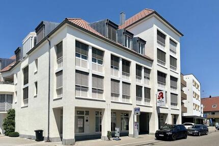 Helle Praxisräume in Wohn- und Praxisgebäude in Laupheim