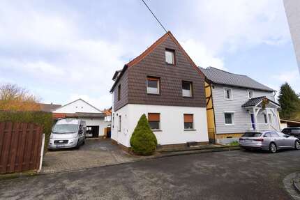 Haus zum Kaufen in Wehretal Oetmannshausen 165.000,00 € 153 m² - Wehretal / Oetmannshausen