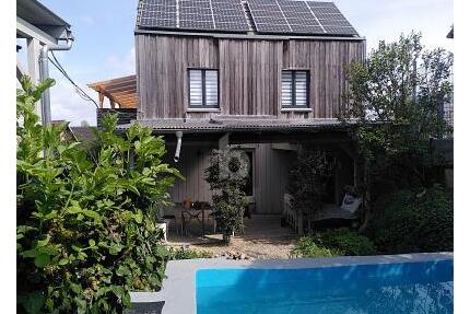 VILLA KUNTERBUNT VOR DEN TOREN FREIBURGS - Eichstetten am Kaiserstuhl