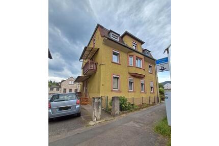 Mehrfamilienhaus, Gewerbeeinheit, Garagen und Halle - Neustadt an der Weinstraße