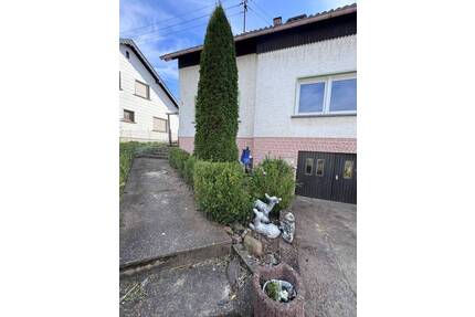 Provisionsfrei! Handwerker aufgepasst! Freistehendes Einfamilienhaus in Schmelz-Limbach zu verkaufen - Schmelz / Limbach