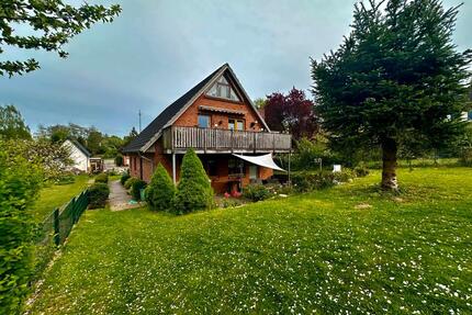 Zweifamilienhaus mit großem Grundstück in Kiel-Meimersdorf