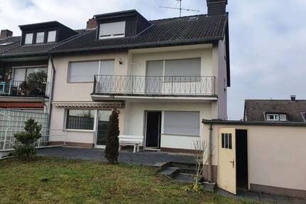 ***TOP-LAGE: 3-Familien-Haus mit Garage und wunderschönem Garten in Porz-Zündorf*** - Köln