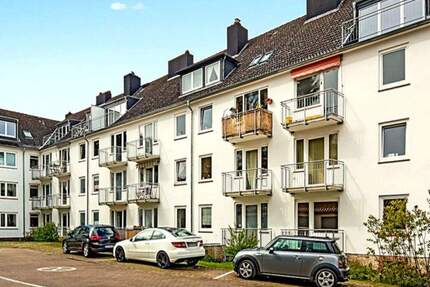 Dachgeschoss 2 Zimmer (52 m²) mit Balkon + zusätzlichem Dachboden (17 m²) - Hamburg 22527