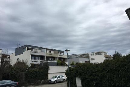 Sonnige 1,5 Zimmer-Wohnung m. Balkon, Einbauküche und PKW Stellplatz - Ostfildern