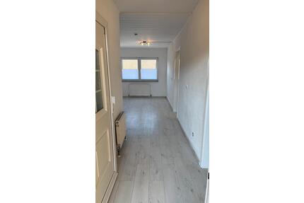 Charmante 2,5-Zimmer-Wohnung mit Balkon - Lollar