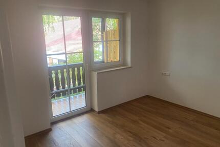 1,5-Zimmer- Hochparterre-Wohnung mit Balkon in Hörgertshausen