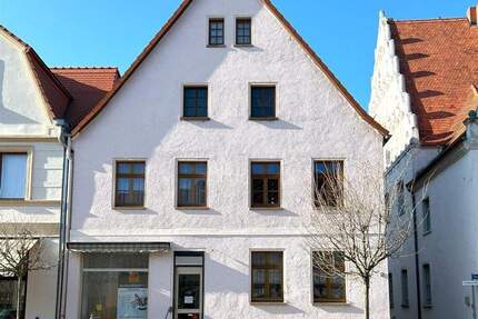 Interessantes Mehrfamilienhaus direkt am Markt - Kemberg