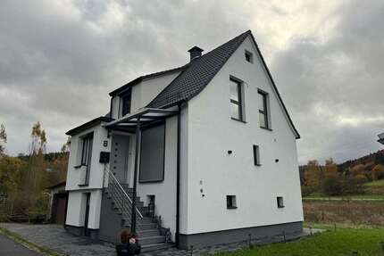 Haus zum Kaufen in Knüllwald 260.000,00 € 160 m²