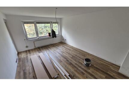 Erstbezug nach Sanierung: 3-Zi.-Wohnung mit Balkon und Stellplatz - Köln Porz