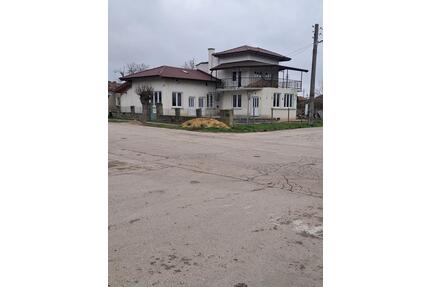 HAUS MIT GARTEN IN BULGARIEN - 650,00&nbsp;EUR Kaltmiete, in Leipzig (PLZ: 04159) Nordwest