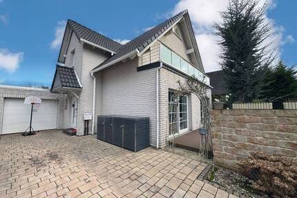 Schnell verfügbar: Ihr neues Zuhause in Düsseldorf - Modernes EFH mit Garage und Wintergarten