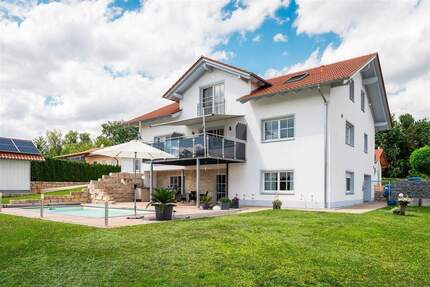 Barrierefreies Traumhaus mit Pool und Lift als Ein- oder Zweifamilienhaus nutzbar - Künzing Forsthart