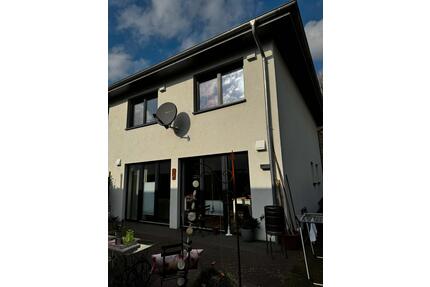 DHH provisionsfrei von Privat - 447.500,00&nbsp;EUR Kaufpreis, ca.&nbsp; 130,00&nbsp;m&sup2; in Bad Bramstedt (PLZ: 24576)