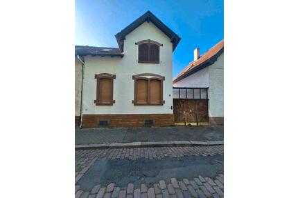 Einfamilienhaus mit Nebengebäude - Bobenheim-Roxheim