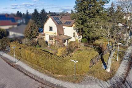 KENSINGTON - Exklusiv - Charmanter Altbau zentral in Brieselang-Süd mit Nebengelass zum Abriss