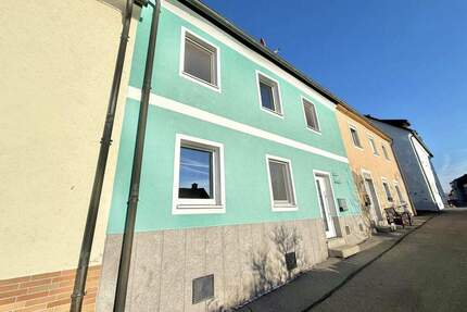 modernes Einfamilienhaus mit kleinem Innenhof in ruhiger Lage - Floß