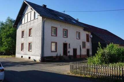 Haus zum Kaufen in Laufeld 100.000,00 € 236 m²