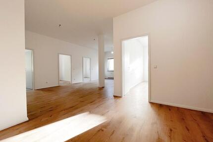 Hochwertiges Wellness-Bad - Komplett Saniert - Zentrale Lage in Ilsfeld - Inkl. EBK & Stellplatz