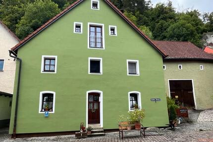 Mehrfamilienhaus mit Scheune und Garagen - Kallmünz