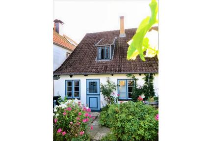 Wohnen im historischen Holm: 2,5-Zi.-Maisonette-Whg. mit Gartenabteil, Schuppen & besonderem Charme! - Schleswig