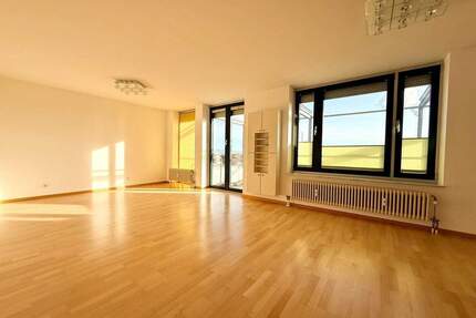 Lichtdurchflutete 5 ZKB-Dachterrassenwohnung in MA-Neckarau - Mannheim