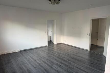 Helle 4-Zimmer-Wohnung mit Balkon & EBK in Esslingen - Esslingen am Neckar Pliensauvorstadt