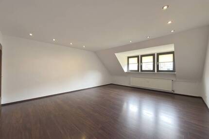 Zentrales Wohnen mit Charme - helle Wohnung im Dreifamilienhaus - Oberhausen Stadtmitte