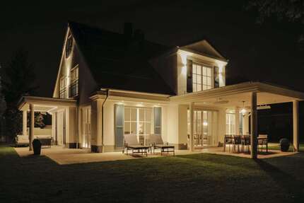 Haus zum Kaufen in Düsseldorf 2.695.000,00 € 300 m²