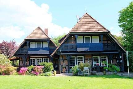 luxuriöses Fachwerkhaus für 1- 2 Familien auf Traumgrundstück in Rösrath, Schwimmbad