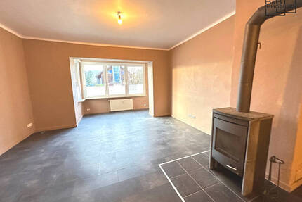 Reserviert: Schöne 4-Zimmerwohnung mit Garten, Garage & Stellplätzen zu verkaufen - Konz / Könen