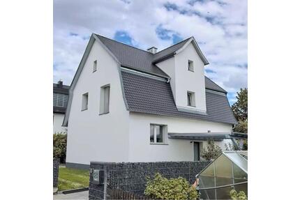 Kernsaniertes EFH mit PV, XXL-Garage & 1035 m² Grundstück - Sulzbach-Rosenberg