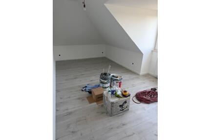 Dachgeschoss Wohnung in Köln Holweide , 4 OG !!