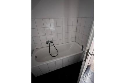 Dachgeschoss Wohnung - 550,00&nbsp;EUR Kaltmiete, ca.&nbsp; 50,00&nbsp;m&sup2; in Duisburg (PLZ: 47137) Mittelmeiderich