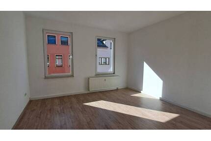Sanierte 3-Zimmer-Wohnung (76 m²) mit Tageslichtbad in zentrumsnaher Lage - Crimmitschau