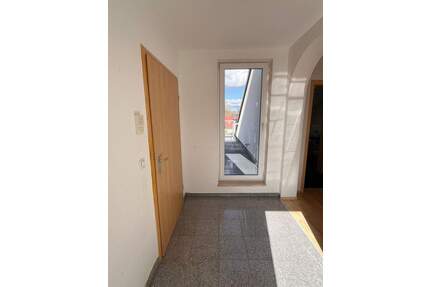 Geräumige 4-Zimmer-Dachgeschosswohnung im Ortszentrum mit zwei Balkonen - Feucht