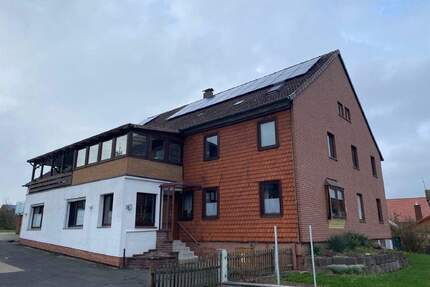 Mehrfamilienhaus mit extra Baugrundstück 4.208 m² in Bovenden-Reyershausen