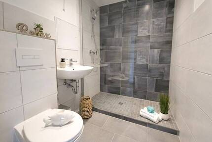 Fitness im Alltag, Entspannung zu Hause - schöne Wohnung mit großer Dusche - Magdeburg Neu Olvenstedt
