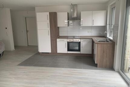 Einliegerwohnung 3 Zimmer mit offene Küche und Terrasse - Kirchheim am Neckar