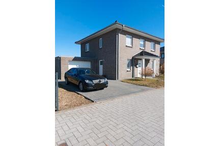 Einfamilienhaus mit Garage in Schleswig