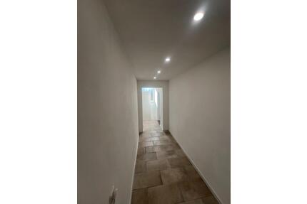 Schöne & Frisch renovierte 2,5 Zi. Wohnung direkt am Marktplatz - Deggendorf