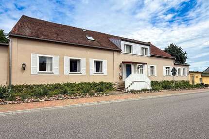 Haus zum Kaufen in WiesenburgMark 399.000,00 € 478 m² - Wiesenburg/Mark