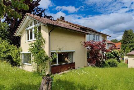 Freistehendes Haus mit zwei Wohnungen und großem Grundstück - Bad Dürrheim