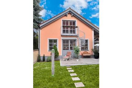 Voll Möblierte OG-Wohnung,Grundfl.ca.70qm,m.TerrasseGartenanteil - Schwandorf