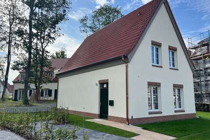 Haus zum Mieten in Beelitz 2.070,00 € 137.7 m²
