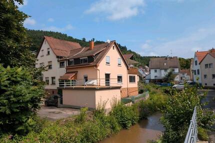 Gepflegtes Einfamilienhaus direkt am Seebach - Neckargerach
