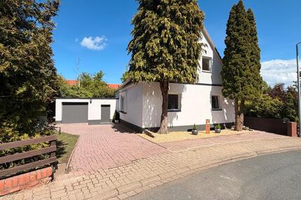 Modernisierte Einfamilienhaus mit großen Grundstück-ProvisionFrei - Schöningen