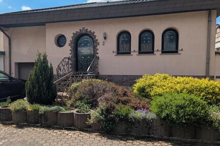 Einfamilienhaus mit Garage und Keller - Dillingen (Saar)