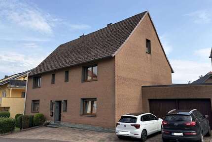 Haus zum Kaufen in Marsberg Essentho 139.000,00 € 160 m² - Marsberg / Essentho
